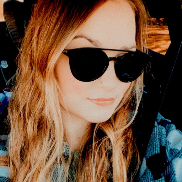 Meet your Posher, Amelia - Picture 1 of 1